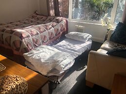 Private Studio Flat Great Location in Manchester