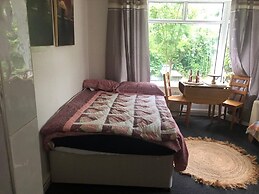 Private Studio Flat Great Location in Manchester