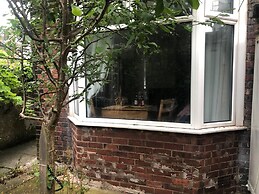 Private Studio Flat Great Location in Manchester
