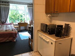 Private Studio Flat Great Location in Manchester