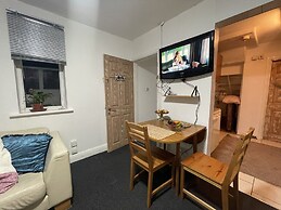 Private Studio Flat Great Location in Manchester