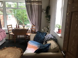Private Studio Flat Great Location in Manchester