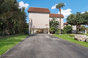 Waters Edge 104s 2 Bedroom Condo by RedAwning