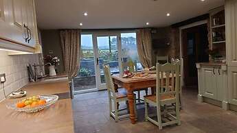 Inviting 1-bed Cottage in Preston