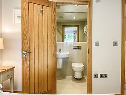 Swandown, 16 Netherhaye