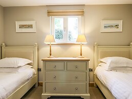 Swandown, 16 Netherhaye