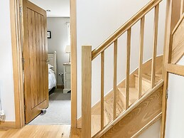 Swandown, 16 Netherhaye