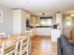 Swandown, 16 Netherhaye