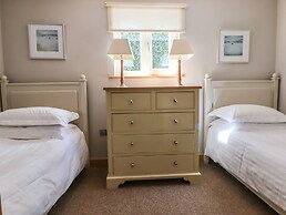 Swandown, 16 Netherhaye