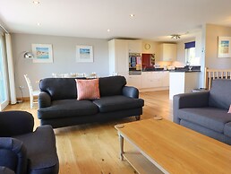 Swandown, 16 Netherhaye