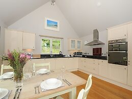 Swandown, 3 Blackdown