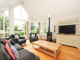 Swandown, 3 Blackdown