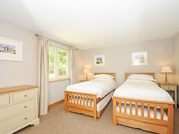 Swandown, 3 Blackdown