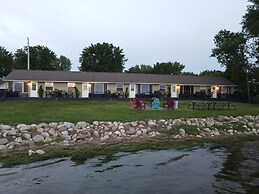 Rizzy's on the Lake