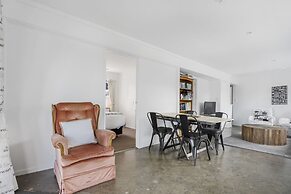 Bright 3-Bedroom Unit - WiFi & Parking