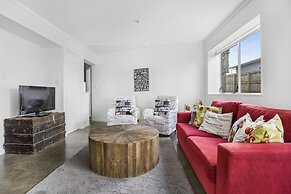 Bright 3-Bedroom Unit - WiFi & Parking
