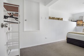 Bright 3-Bedroom Unit - WiFi & Parking
