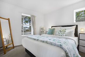 Bright 3-Bedroom Unit - WiFi & Parking
