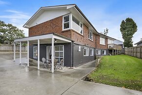 Bright 3-Bedroom Unit - WiFi & Parking