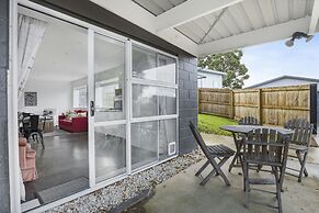 Bright 3-Bedroom Unit - WiFi & Parking