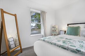 Bright 3-Bedroom Unit - WiFi & Parking