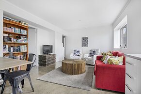 Bright 3-Bedroom Unit - WiFi & Parking