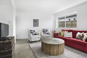 Bright 3-Bedroom Unit - WiFi & Parking