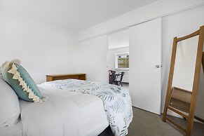 Bright 3-Bedroom Unit - WiFi & Parking