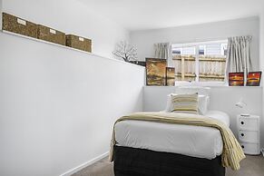 Bright 3-Bedroom Unit - WiFi & Parking