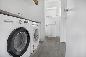 Bright 3-Bedroom Unit - WiFi & Parking