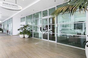 Light and spacious w incredible harbour views