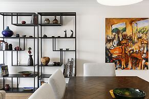 Light and spacious w incredible harbour views