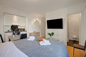 Santi Apartment Few Min From Lake