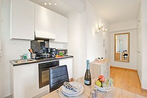 Santi Apartment Few Min From Lake