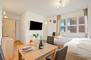 Santi Apartment Few Min From Lake