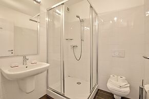 Santi Apartment Few Min From Lake