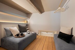 Arts & Crafts Apartments