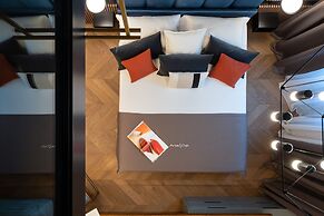 Arts & Crafts Apartments