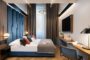 Arts & Crafts Apartments