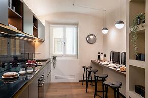 Arts & Crafts Apartments