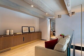 Arts & Crafts Apartments