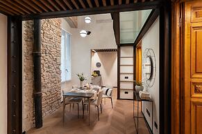 Arts & Crafts Apartments