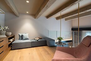 Arts & Crafts Apartments