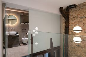 Arts & Crafts Apartments