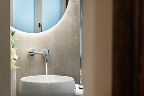 Arts & Crafts Apartments