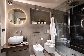 Arts & Crafts Apartments