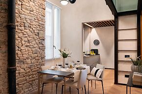 Arts & Crafts Apartments