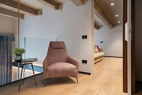 Arts & Crafts Apartments