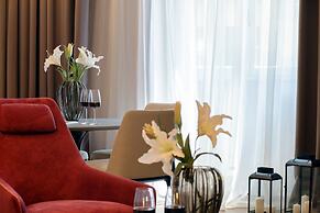 Arts & Crafts Apartments