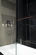 Arts & Crafts Apartments